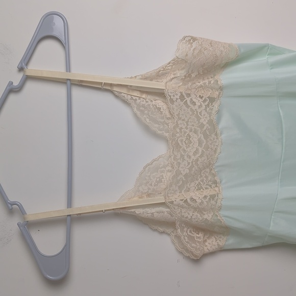 Vintage Vanity Fair Slip with Lace Trim Women's 34 - Picture 10 of 12